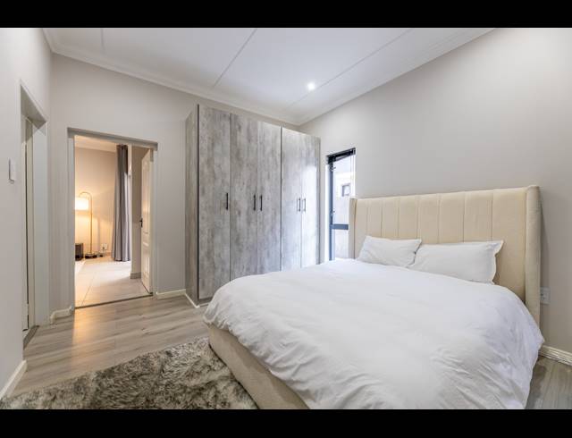 2 BEDROOM APARTMENT FOR SALE IN BRYANSTON